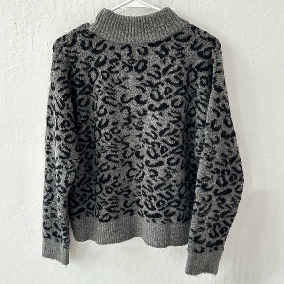 John + Jenn Cheetah Gray Black Xavier High Neck Pullover Sweater S Petite - Picture 2 of 9